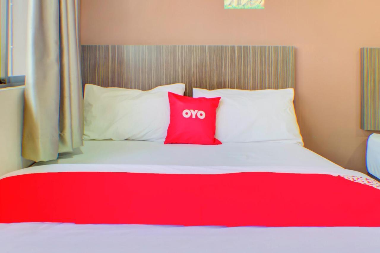 Oyo 89985 Js Hotel Johor Bahru Exteriör bild